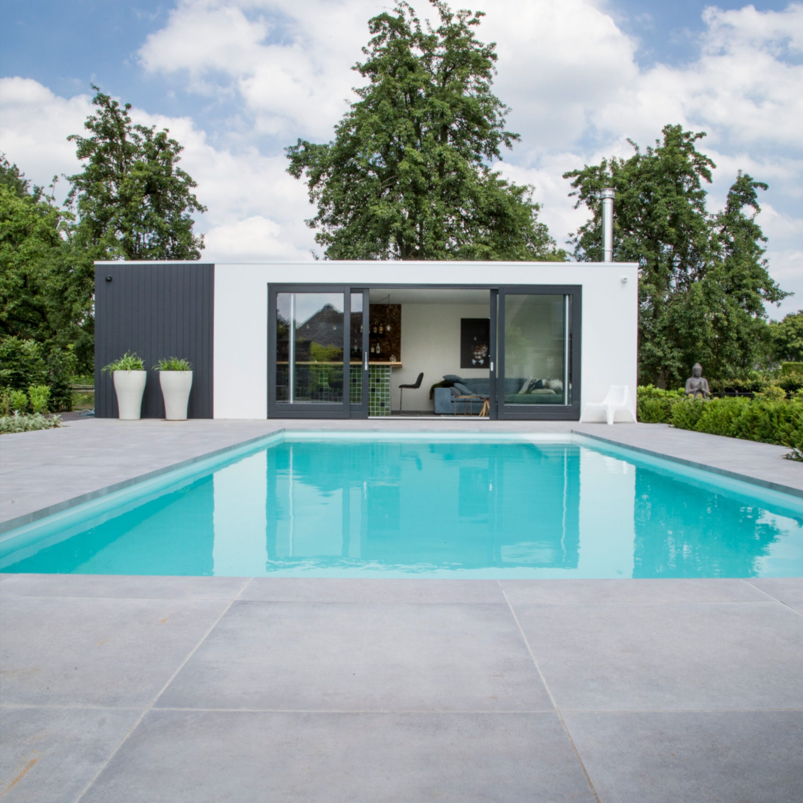 Moderne pool house